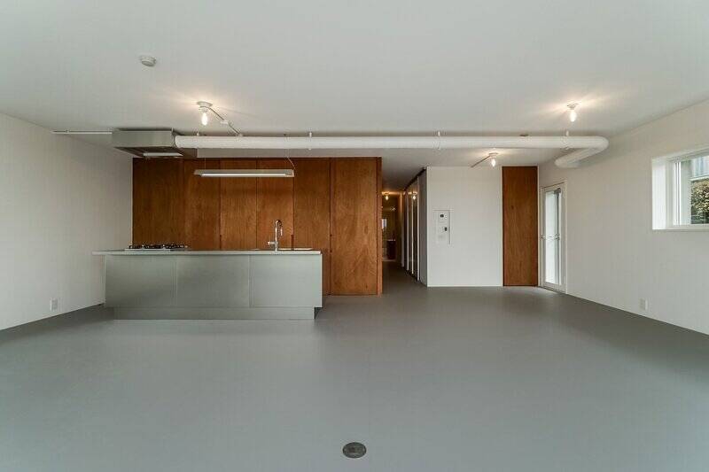 リビングとダイニングそれぞれに床暖房を完備。また、バスルーム以外の窓にはインナーサッシが設置され、室内は一年を通して快適に保たれます。