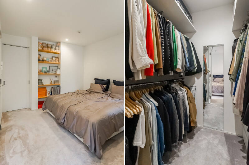 出入り口付近には大容量のウォークインクローゼットが備わっています。ハンガーパイプは複数配され、種類別に分けて収納可能です。