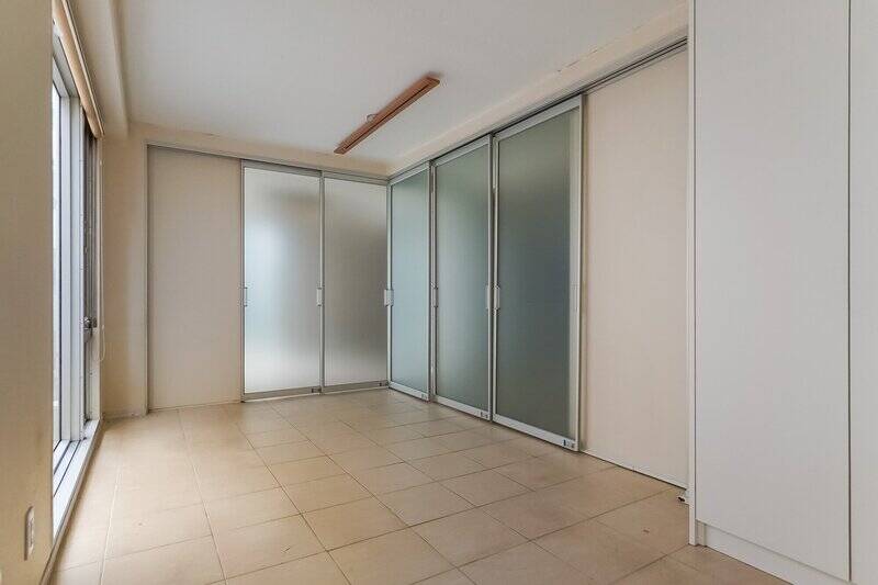 LDと洋室は5枚のスケルトン扉で仕切られています。