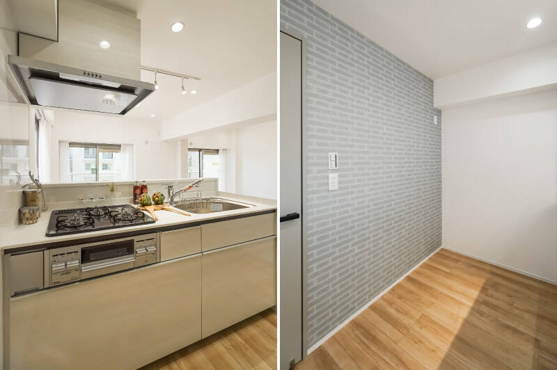 <p><b>左・</b>コミュニケーションがはかどる、対面型のキッチン。／<b>右・</b>背面には冷蔵庫のほか、スリムタイプのカップボードが置けそう。こちらもタイル柄のクロスで明るい雰囲気に仕上げられています。</p>