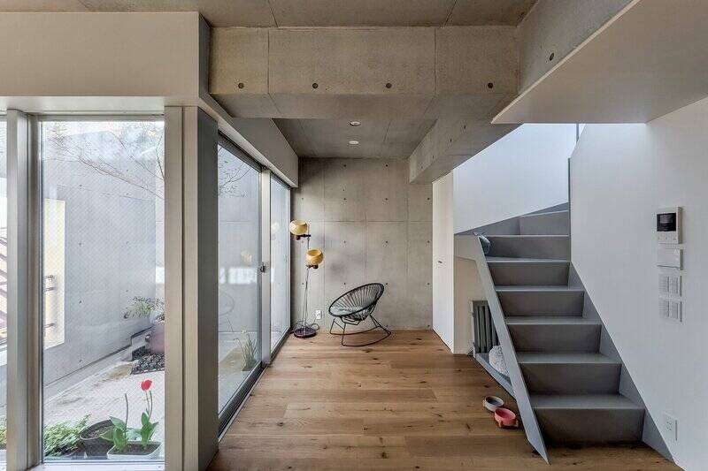 階段は塔屋へとつながっています。上ってみましょう。