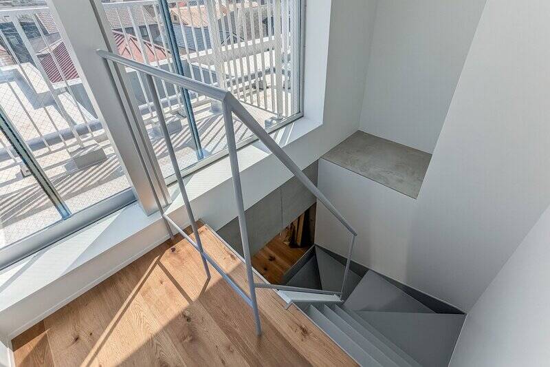 溢れんばかりに差し込む光。写真はご用意できませんでしたが、こちらから約9㎡のルーフテラスに出られます。ぜひ現地にてお確かめください。