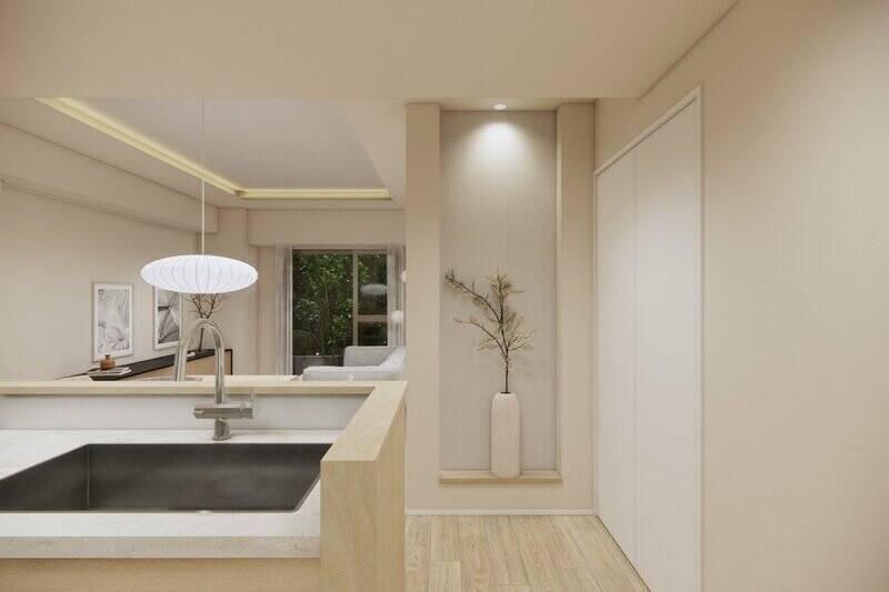 さらにキッチン近くには、パントリーのように使える扉付き収納と、照明が照らすニッチが。