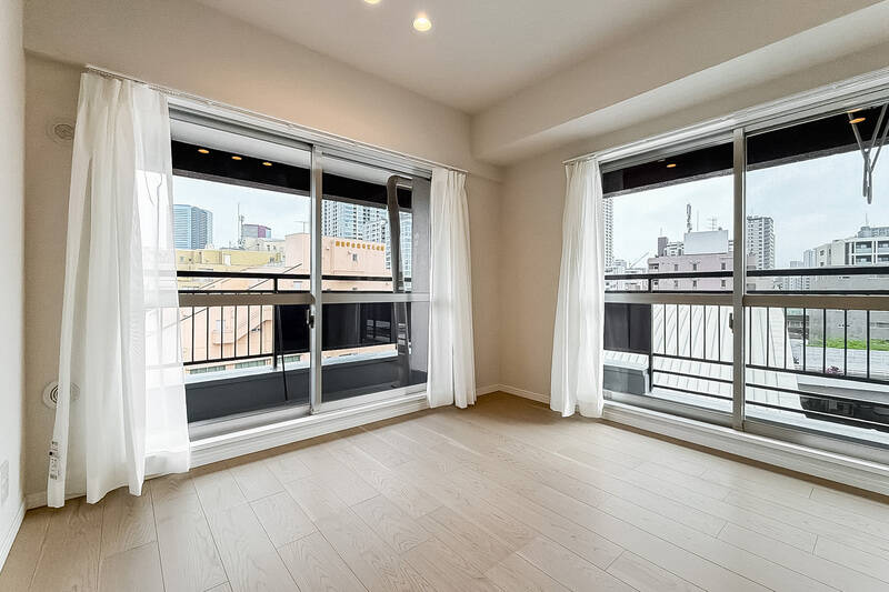 洋室Aは南と東の2面開口。日当たりGOODな居室です。