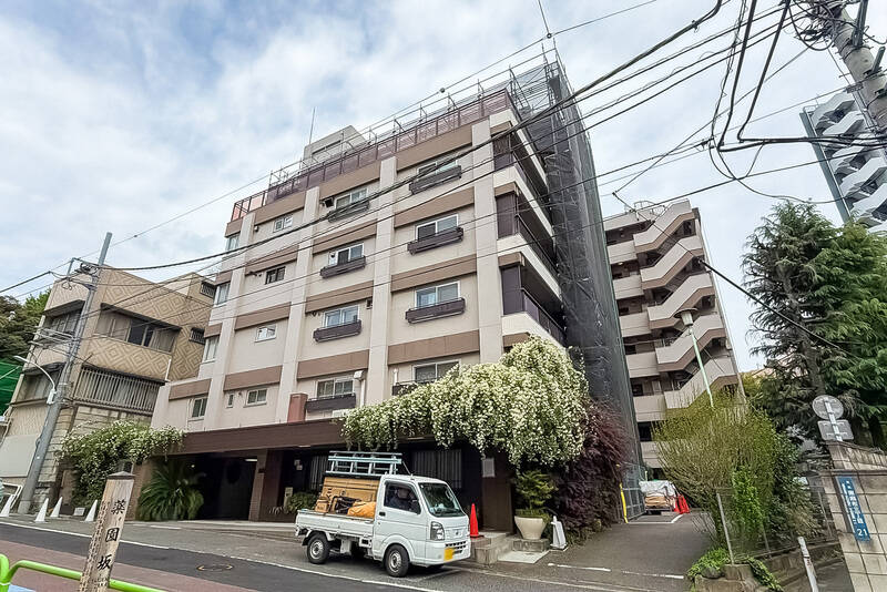 1963年竣工・総戸数46戸のレトロなマンション。2025年3月末現在、9,600万円程度修繕積立金が積み立てられています。