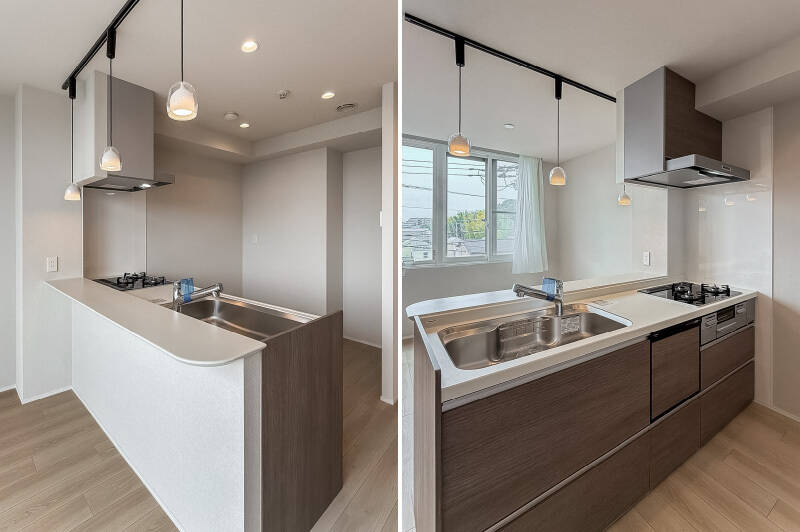 キッチンは3口コンロ、食洗機付き。落ち着いた木目調のデザインで、LDKの雰囲気と調和する佇まいです。