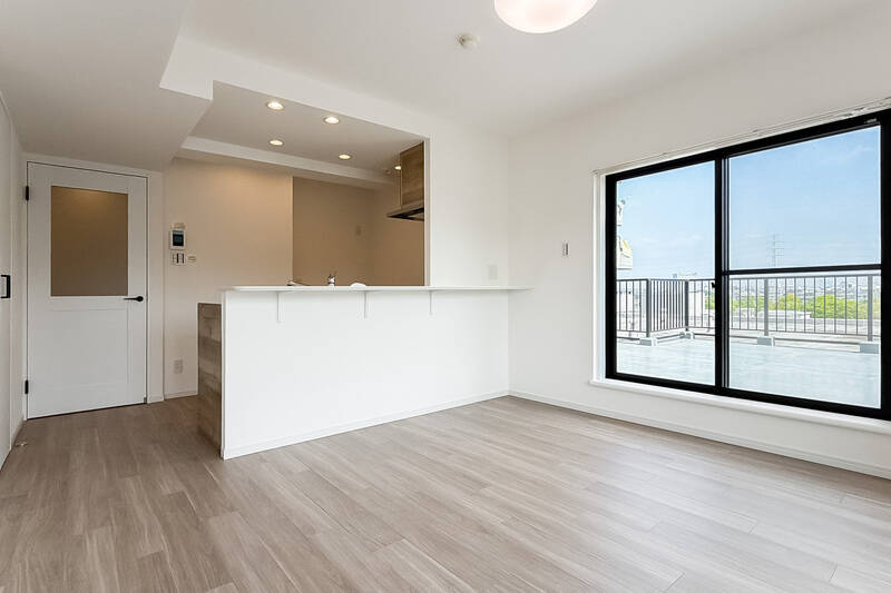 キッチンは対面式のカウンタータイプ。お料理を楽にサーブできそうです。