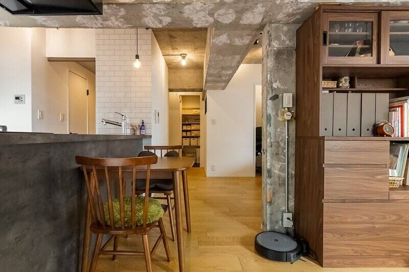 今回ご紹介するのは専有面積約57㎡・1Rの物件。住戸内に扉・廊下がほとんどないので、開放感を感じやすい空間になっています。