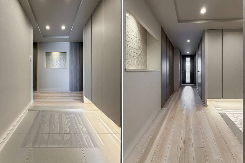 間接照明付きのニッチ、ダウンライトの折り上げ天井など、さっそくシックな空間が広がります。廊下沿いには2箇所収納が設けられていますよ。