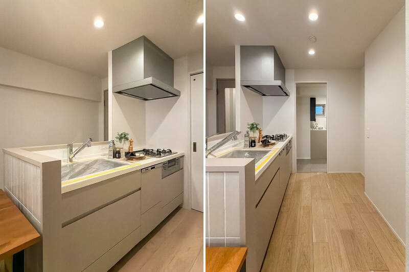 食洗機と浄水器を完備し、背面にはカップボードを置けるスペースと冷蔵庫置き場があります。キッチン横の引き戸を開けると......後ほどご紹介する洗面室が。効率性を考慮した、便利な家事動線です。