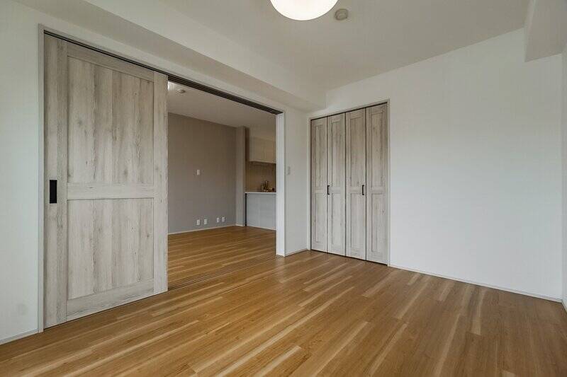 LDK側を見るとこんな感じ。個室が余っている場合はリビングスペースにしてもよさそうです。