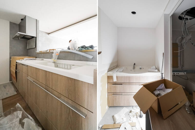 <b>左・</b>キッチンはPanasonic社製の住宅用上位モデルが採用されています。もちろん食洗機も完備です。／<b>右・</b>水まわりは絶賛工事中でしたが、洗面脱衣室のワイドぶりが伺えますね。隣のバスルームは、余裕ある1616サイズです！