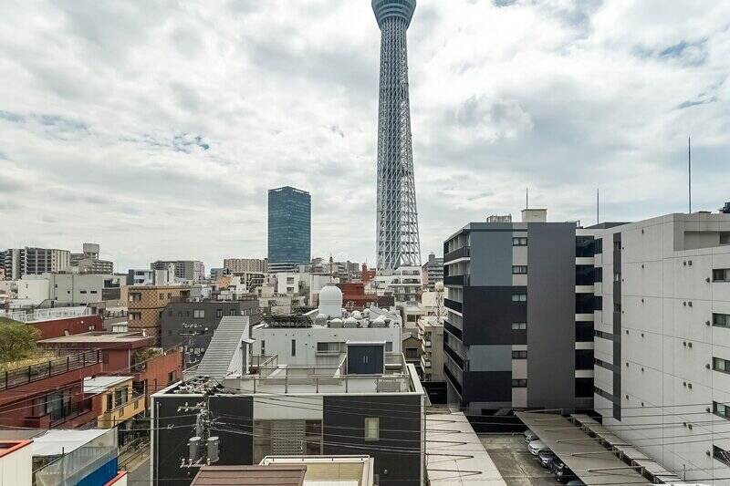 取材日は残念ながら曇り空でしたが、南東向きなので天気のいい日は日当たり良好。抜け感のある眺望です。