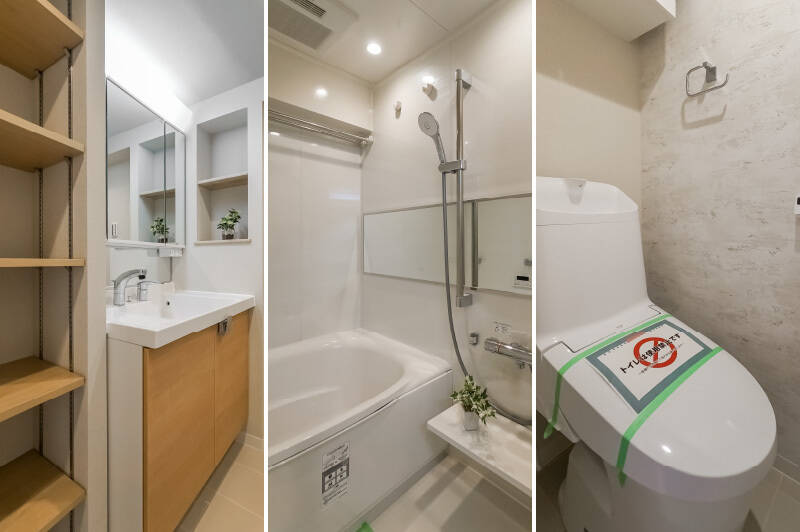 <b>左・</b>洗面室にも可動棚が。タオル類がすっきりと収まりそう。洗面台の向かいには洗濯機置き場がありますよ。／<b>中央・</b>浴室乾燥機付きの1216サイズのユニットバス。／<b>右・</b>シンプルなトイレ。