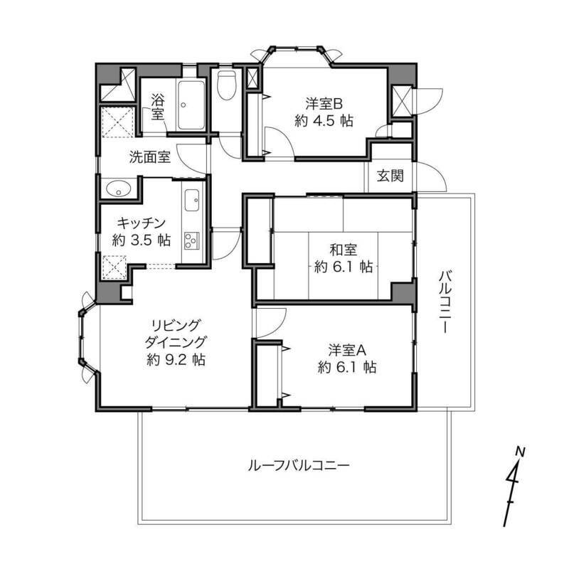 四面に開口があるだけでなく、南東側に約22㎡のルーフバルコニーが付いています。入室前に現況の間取り図を確認してから、LDへ向かいましょう。