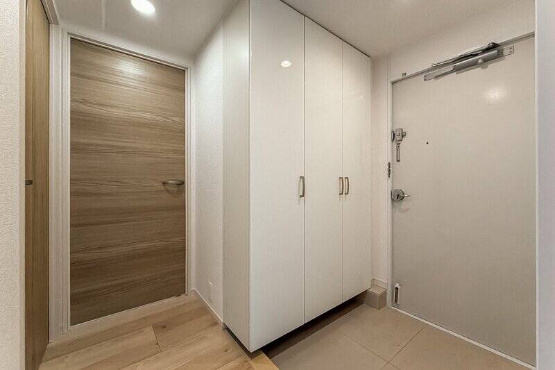 玄関にはトールタイプのシューズボックスが備わっています。