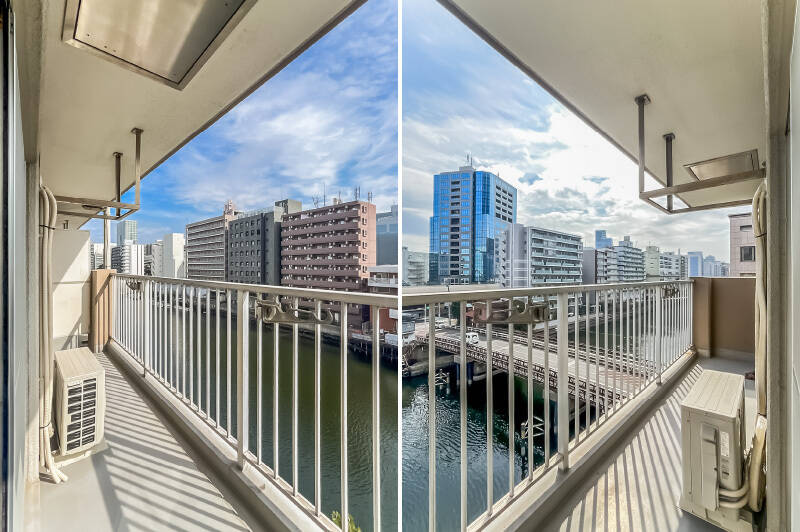 物干し金具付きのバルコニー。眼下には運河がゆったりと流れ、空の広がりも感じられます。