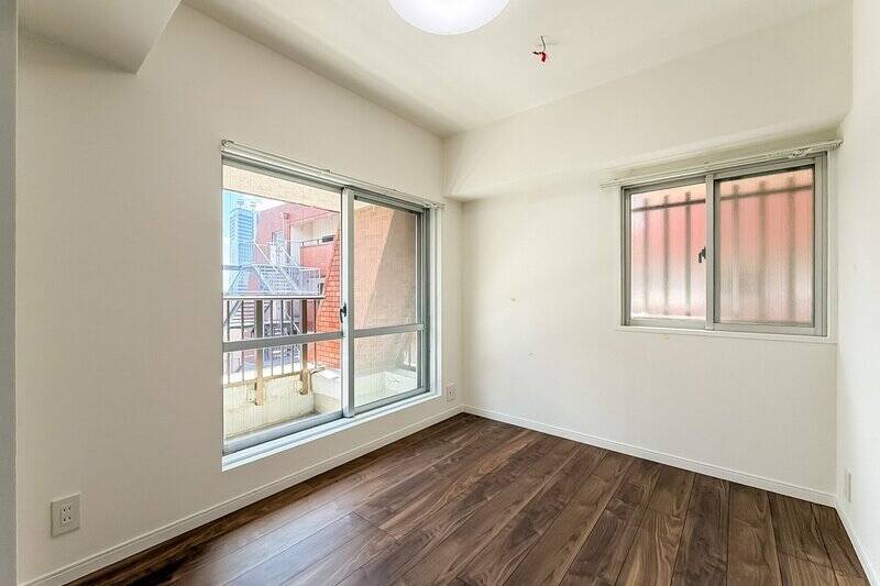 洋室Bは南と西の二面採光。