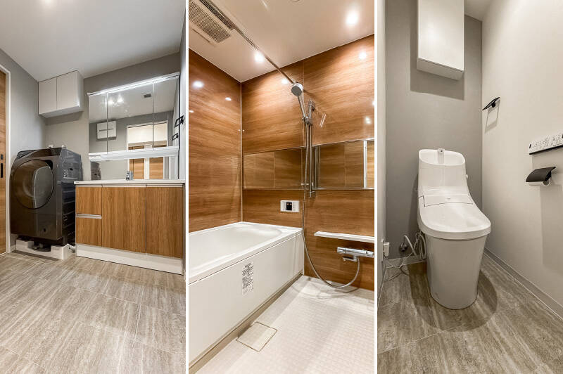 <b>左・</b>三面鏡が備わった洗面化粧台。洗濯機置き場の上部には吊り戸棚が付いています。見切れていますが、写真左手の引き戸の先がキッチンです。／<b>中央・</b>ユニットバスは1418サイズ。浴室乾燥機が備わっています。／<b>右・</b>トイレも吊り戸棚付き。