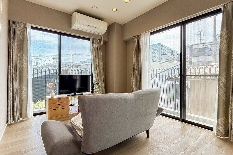 南東の角はいちばん居心地のよい特等席。猫のように丸まって休日を過ごすのも気持ちがよさそうです。