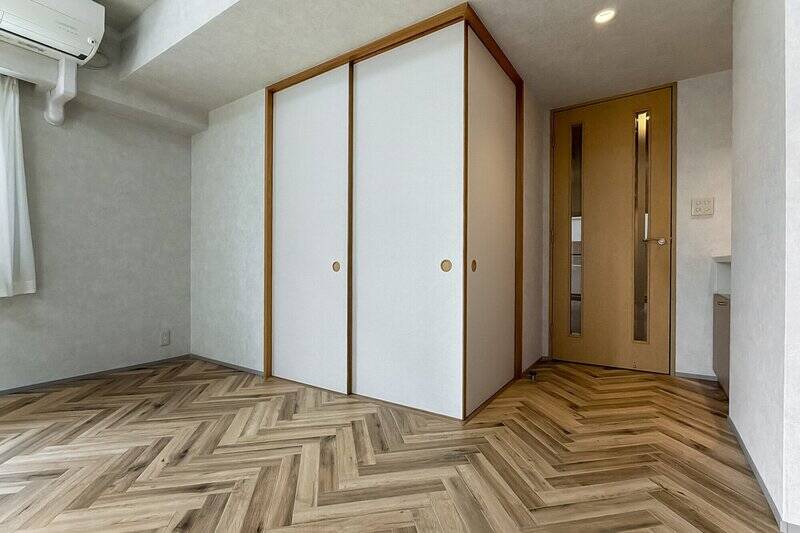 室内に戻って、LDKに隣接する和室をご紹介します。