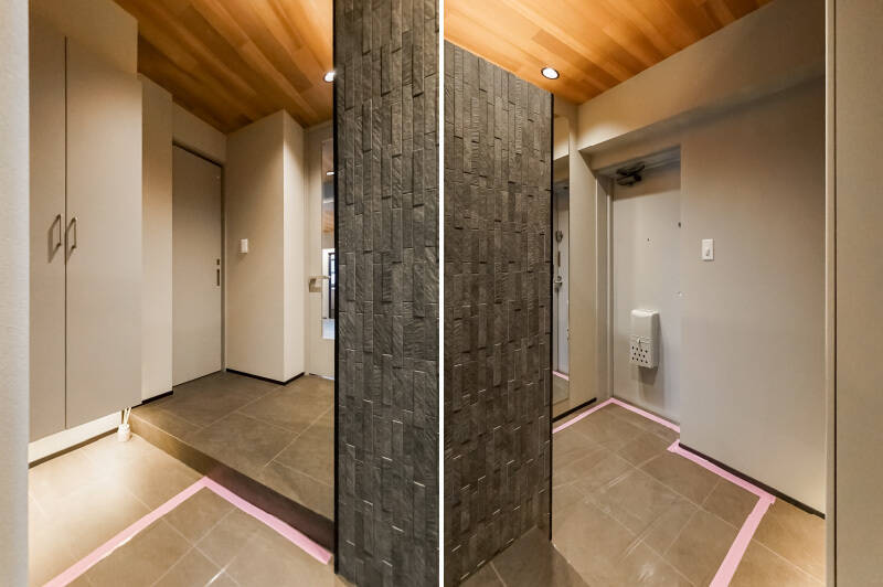 <b>左・</b>玄関扉を開けると、グレーのアクセントウォールと木目調の天井が視界に入り、落ち着きのある空間が広がります。／<b>右・</b>土間はゆとりのある広さ。玄関を開けても奥まで視線が抜けにくく、安心感のある造りです。