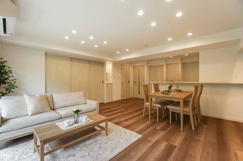 洋室Aの引き戸を閉めるとこんな感じ。続いて、右手奥のキッチンエリアを見てみましょう。