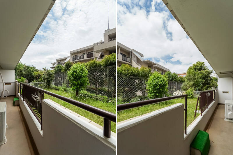 LDKと専用庭の間にはワイドなバルコニーが備わっています。庇付きなので、洗濯物はこちらで干すと安心感があっていいカモ。