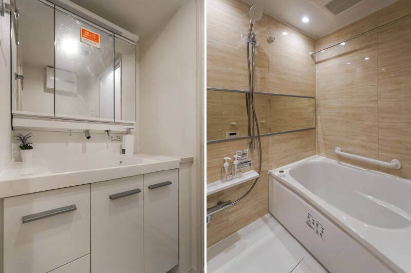 <b>左・</b>ファミリーにとってありがたい、収納たっぷりの洗面化粧台。壁との間のわずかな隙間も埋められているところが好印象です！／<b>右・</b>バスルームは1317サイズで、浴室乾燥機付き。