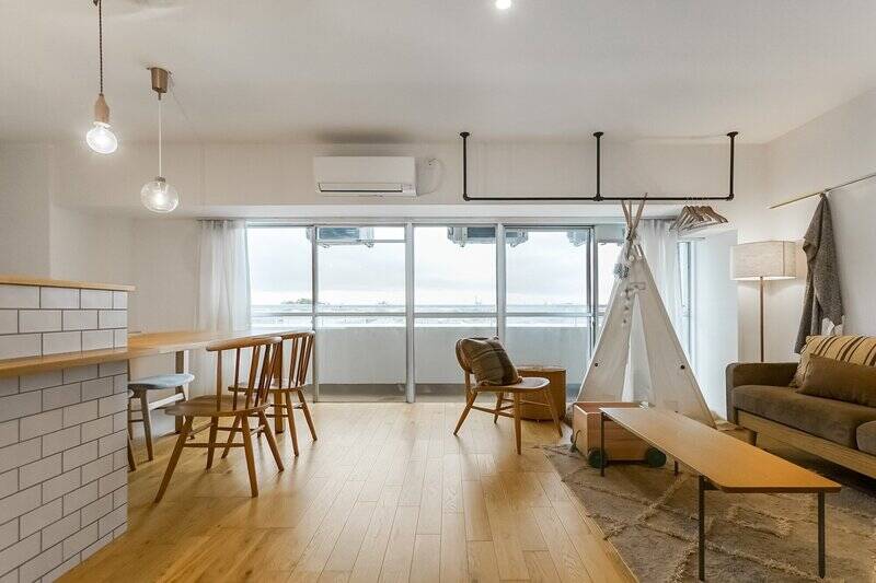 バルコニーはLDKからアクセス可能！ 外に出てみましょう。