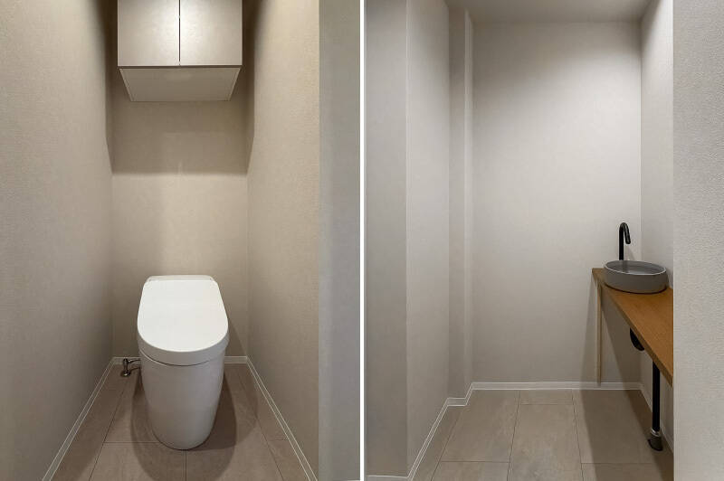 <p>トイレは廊下からアクセスする動線。お手入れがしやすいタンクレスタイプで、独立の手洗いカウンターを設けています。</p>