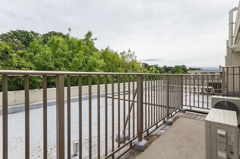 こちらも十分な開放感。息抜きに出たら、しばらく佇んでしまいそうな気持ちよさです。