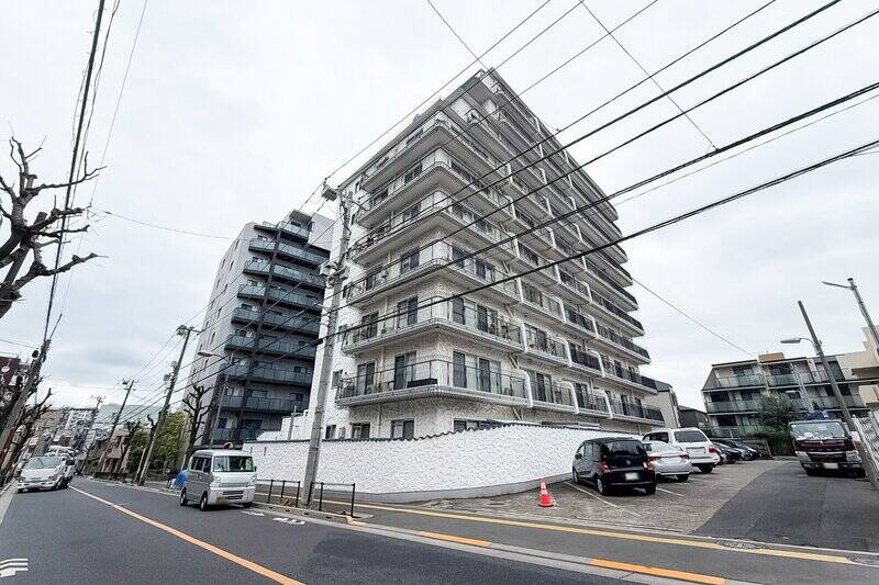 今回はカウカモ常連の “秀和レジデンス” シリーズのマンションをご紹介。1971年竣工、総戸数は86戸。