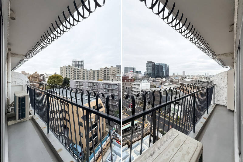 くるんとカールしたリボンのような手すりは、“秀和レジデンスシリーズ” の特徴。レトロ感があり、かわいらしいですね。