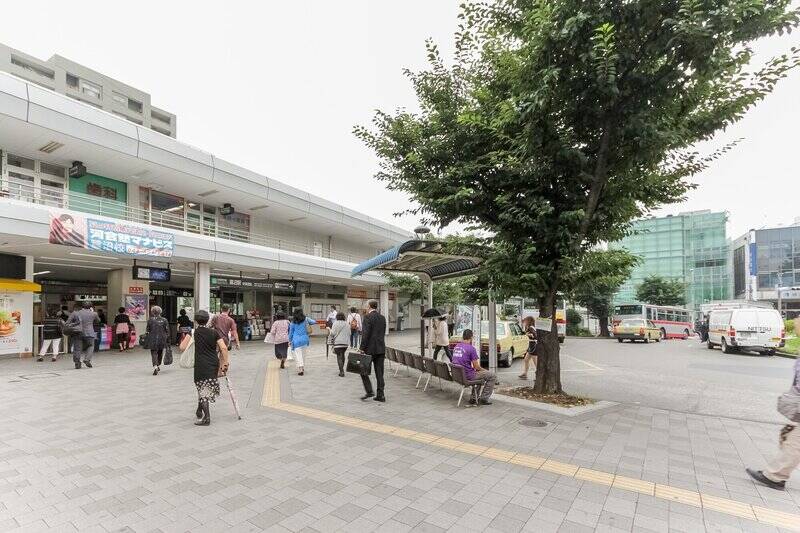 最寄りの東急田園都市線「鷺沼」駅では、駅周辺の再開発が進行中。商業施設や公共施設の整備が計画されており、2031年の完成を目指しています。変わりゆく街の様子を身近に感じられる環境です。