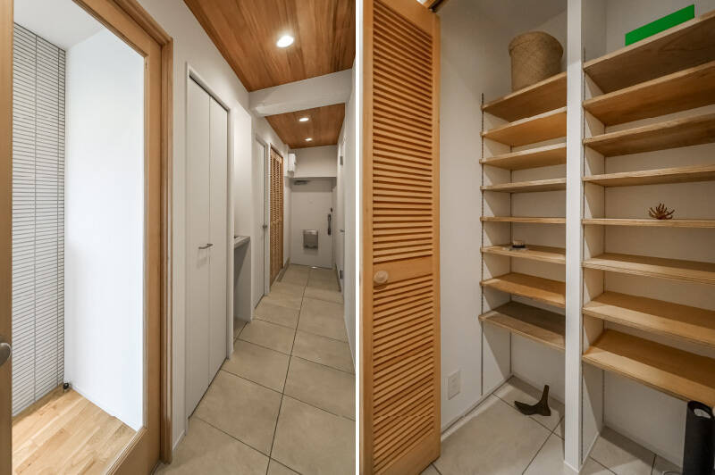 <b>左・</b>廊下のLDK側から玄関を見たカット。足元はタイル敷きで、天井はマホガニー材を使った羽目板張りでおしゃれに決めています。／<b>右・</b>こちらは玄関横の靴収納。木製のルーバー扉は風を通すので、見た目だけでなく実用性も高いんですよ。