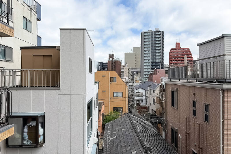 周辺に背の高い建物は無いので、日差しを遮ることはなさそう。