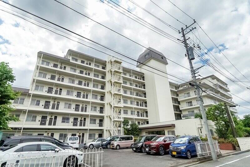 1976年に竣工した、総戸数97戸のマンション。2023年に大規模修繕工事を実施しているほか、必要に応じた修繕が適宜行われています。