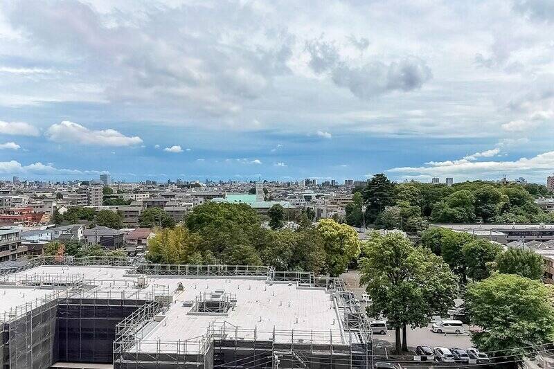 所在階が9階なこともあり、周辺の街並みを一望できます。バルコニーは目黒通りと反対向きなので、車の走行音はあまり気になりませんでした。