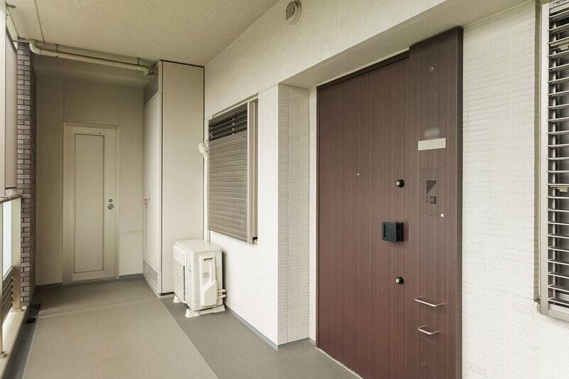 ご紹介する住戸は、4階部分に所在する角部屋です。