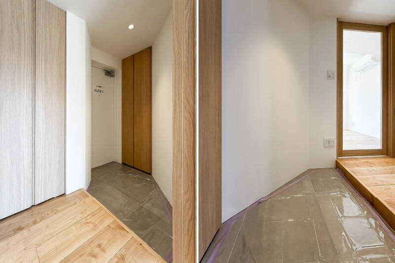 住戸は10階の角に位置しています。玄関を開けると、ナチュラルな風合いを感じる内装がお出迎え。LDKへと続くガラス扉からは日の光が差し込みます。