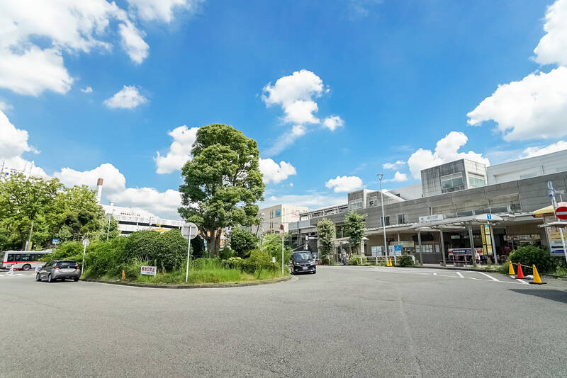 今回ご紹介する物件は、東急田園都市線「藤が丘」駅から徒歩9分。ターミナル駅である「渋谷」駅までは、乗車時間約46分、乗り換えなしでアクセスできます。
