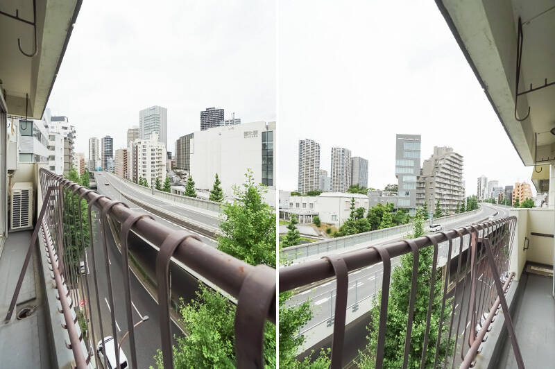 LDKの北西側に延びるバルコニーは、とってもスリムです。人ひとり立つのがやっとというくらいの奥行きなので、何かをする場所というより、外部とのちょっとした緩衝スペースと捉えておくのがよさそう。