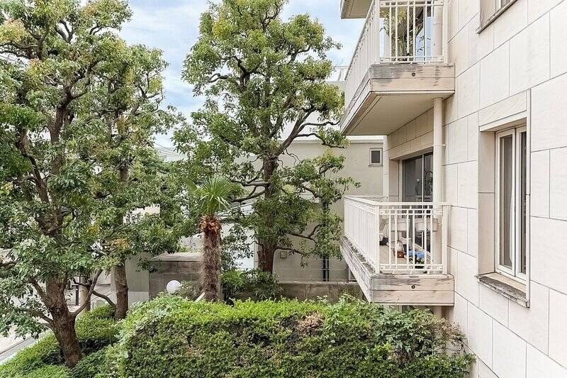 こちらは南東側のバルコニーからの眺め。