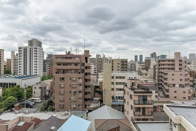 周辺に高い建物が建っていないため、視界が開けていますね。取材時はあいにくの曇天でしたが、晴れた日は気持ちいい青空を拝めそうです♪