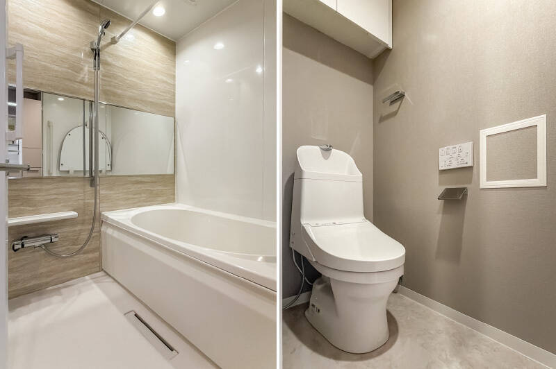 <b>左・</b>バスルームは浴室乾燥機付きで、1317サイズです。／<b>右・</b>トイレの背面には吊り戸棚収納が。