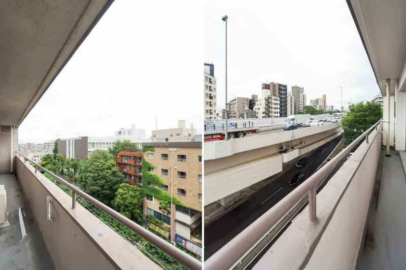 バルコニーは人ひとり立てる程度の奥行きで、住戸を囲むようにL字型に延びています。洗濯物は浴室乾燥機で乾かすのがよさそうです。