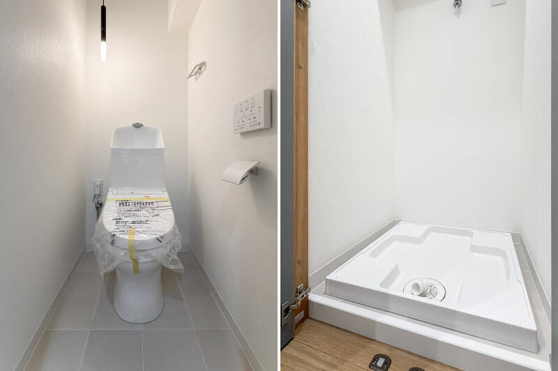 <b>左・</b>トイレは石調のシンプルモダンな雰囲気。/<b>右・</b>洗濯機置き場は廊下側に配置されています。