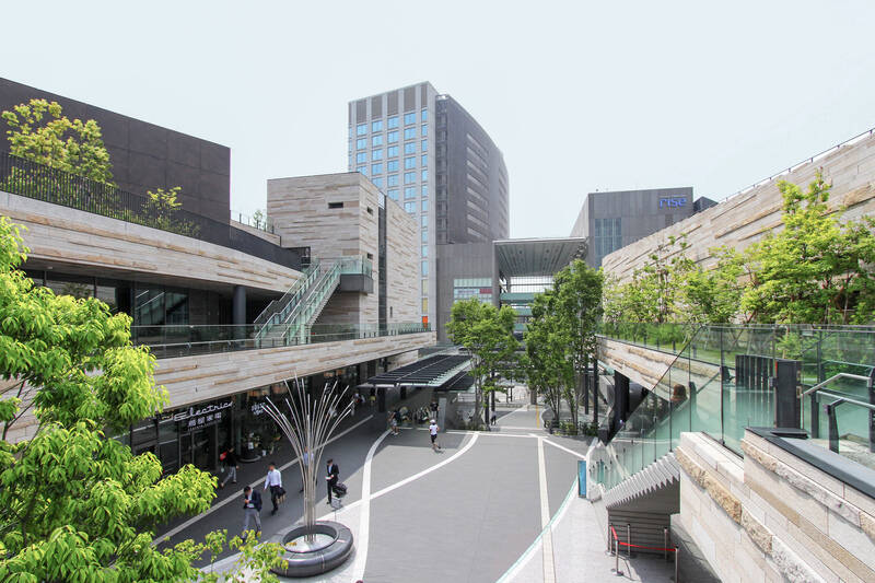 “二子玉川エリア” も利用できるのが魅力のひとつ。東急田園都市線・大井町線「二子玉川」駅までは徒歩17分でアクセスでき、駅周辺には大型商業施設が集まっているので、休日のお買い物スポットとして重宝しそうです。