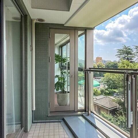 ヒルズ新宿御苑の室内写真